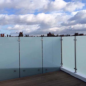 15m tall glass balustrade fitted around roof terrace